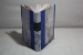 livre tissu bleu ouvert