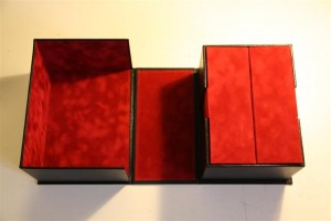 IMG_coffret_cuir_noir_velours_rouge2